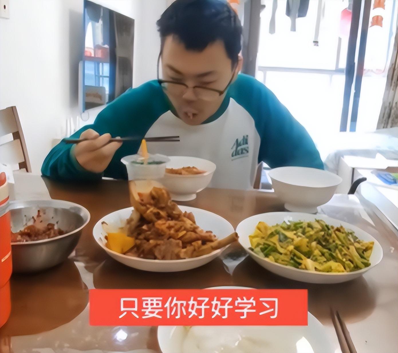 “这长相,就别担心早恋了!”家长晒学霸儿子,被群嘲后看清现实
